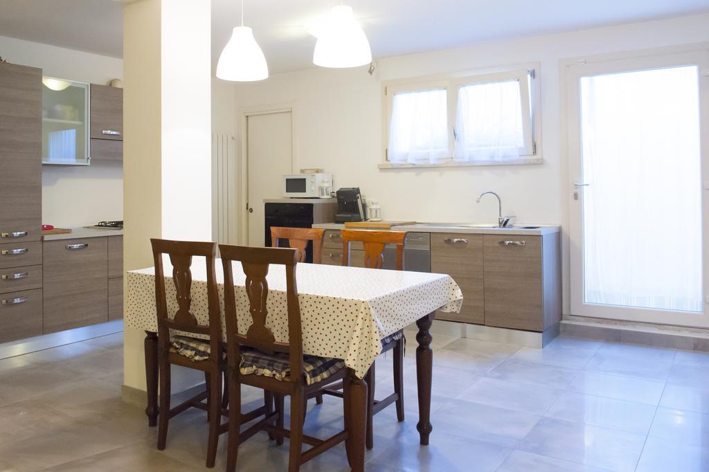 B&B Alle Tre Rose Монтиньйозо Экстерьер фото