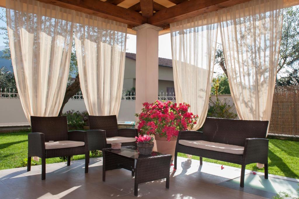 B&B Alle Tre Rose Монтиньйозо Экстерьер фото